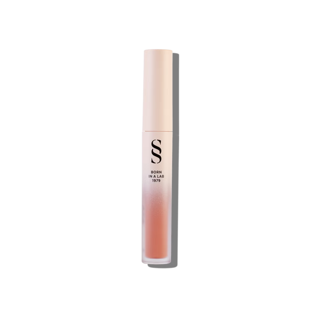Descubre una nueva forma de expresar tu estilo con Sensilis Eternal Lips Mate, el labial diseñado para quienes buscan elegancia, comodidad y resultados duraderos en cada aplicación.
