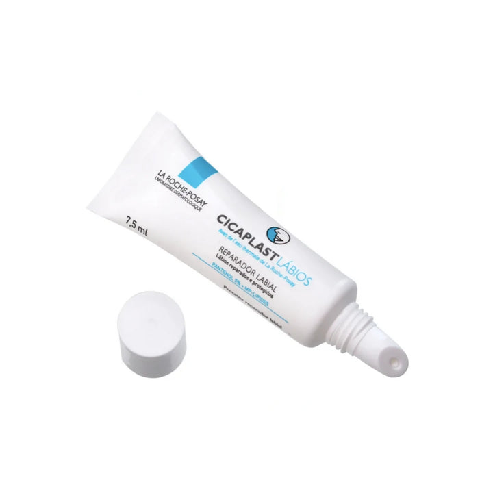 Este bálsamo reparador está especialmente formulado para labios secos, agrietados o dañados.