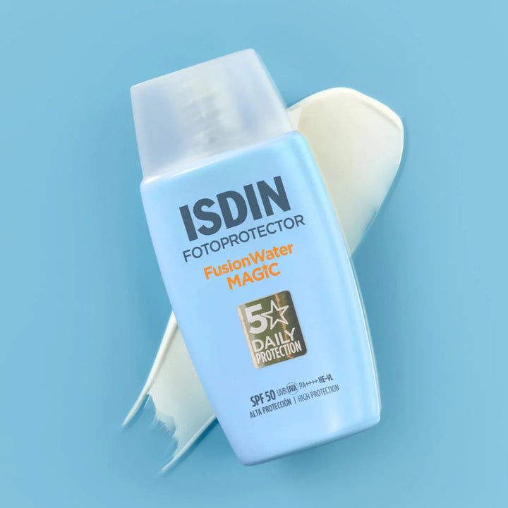 Protege tu piel con Fusion Water MAGIC SPF 50, el protector solar facial de uso diario con tecnología Water Drop Tech para una textura ultraligera y fresca de óptima absorción. 