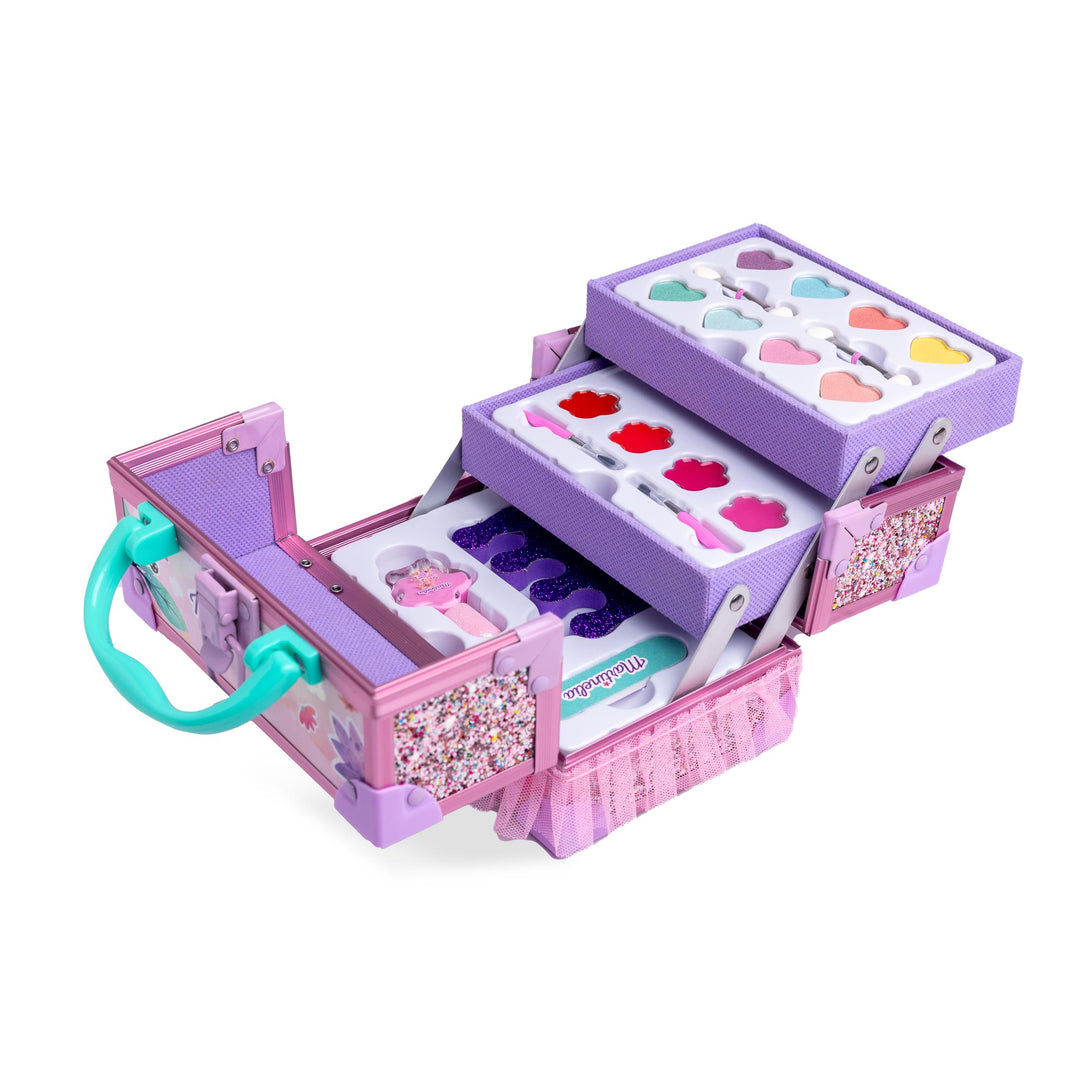 Set de belleza diseñado para que los más pequeños disfruten del maquillaje y los accesorios de forma divertida.