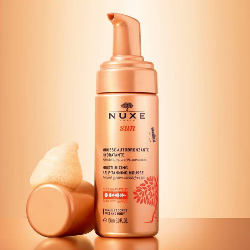 Consigue un tono dorado uniforme durante todo el año con NUXE Espuma Autobronceadora 150 ml. Su textura ligera en espuma se aplica fácilmente y se absorbe rápidamente, proporcionando un acabado natural, sin manchas ni efecto artificial.